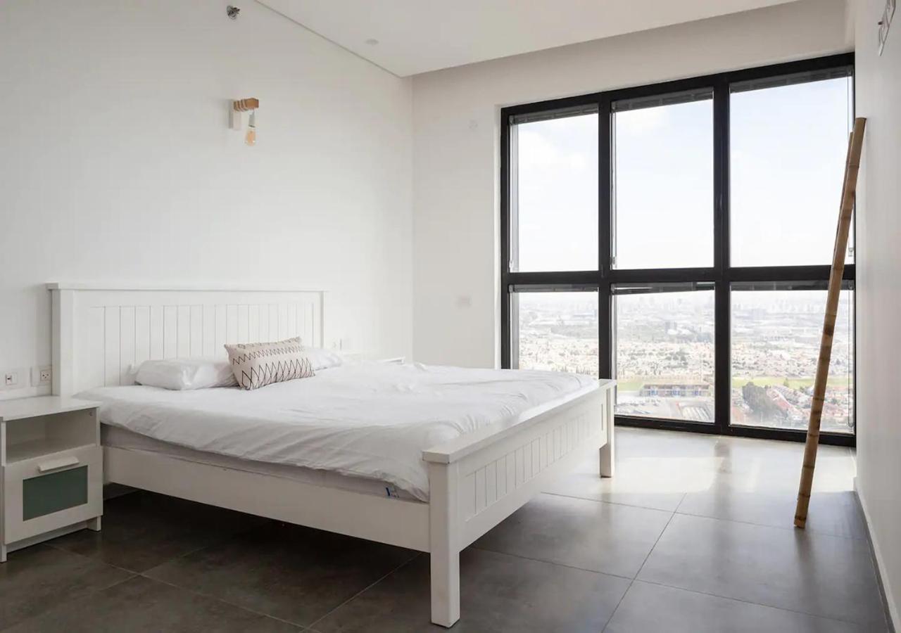 Oַ&O Group- Luxury Penthouse Jacuzzi Sea 36 Floor Apartman Bat Jám Kültér fotó